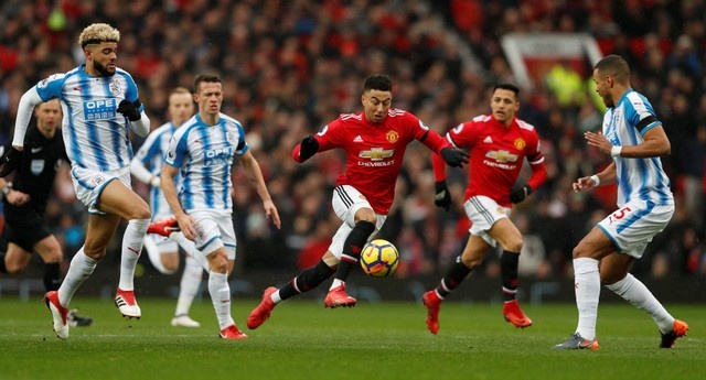 哈德斯菲尔德vs热刺，双方实力对比各具特色