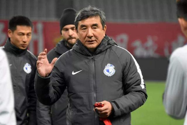 大连人主场失利，陷入保级泥沼