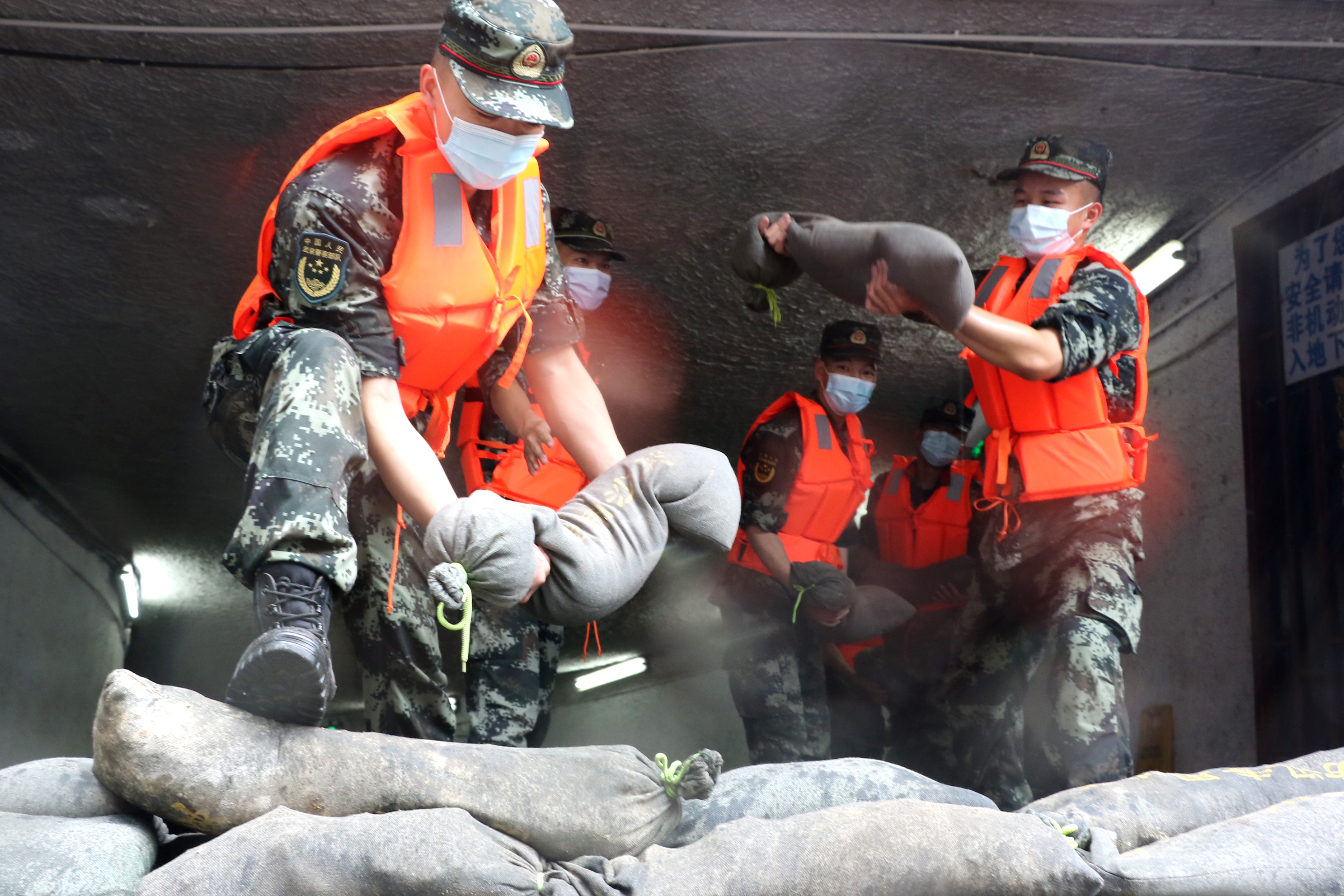 全力以赴迎战强敌,胜利的曙光即将降临! 全力以赴迎战强敌,胜利的曙光即将降临!