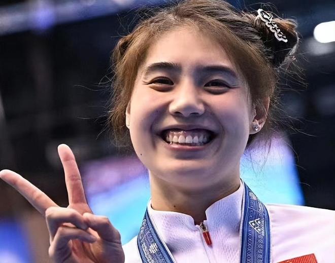 秘鲁游泳选手刷新国内记录获银牌 秘鲁游泳选手刷新国内记录获银牌