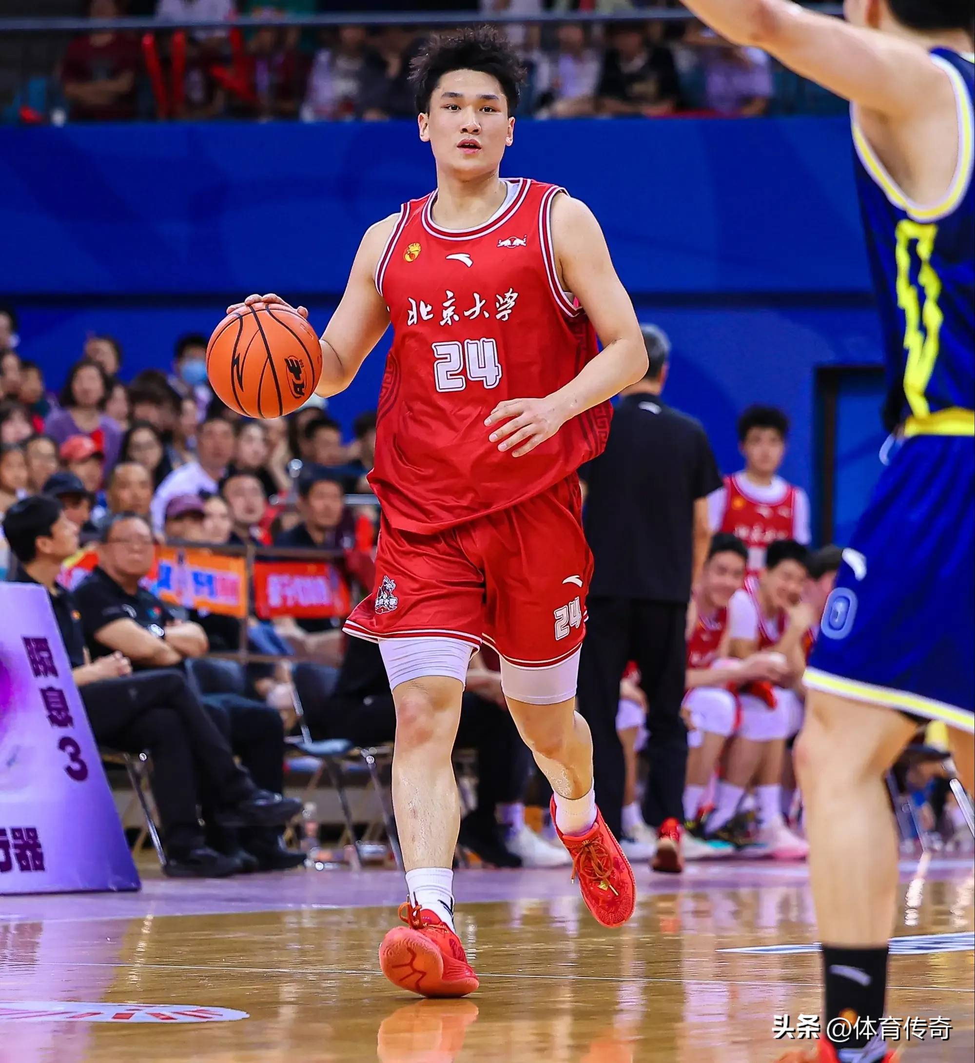 新赛季开幕式:CBA联赛再掀热潮,球迷热血开场 新赛季开幕式:CBA联赛再掀热潮,球迷热血开场