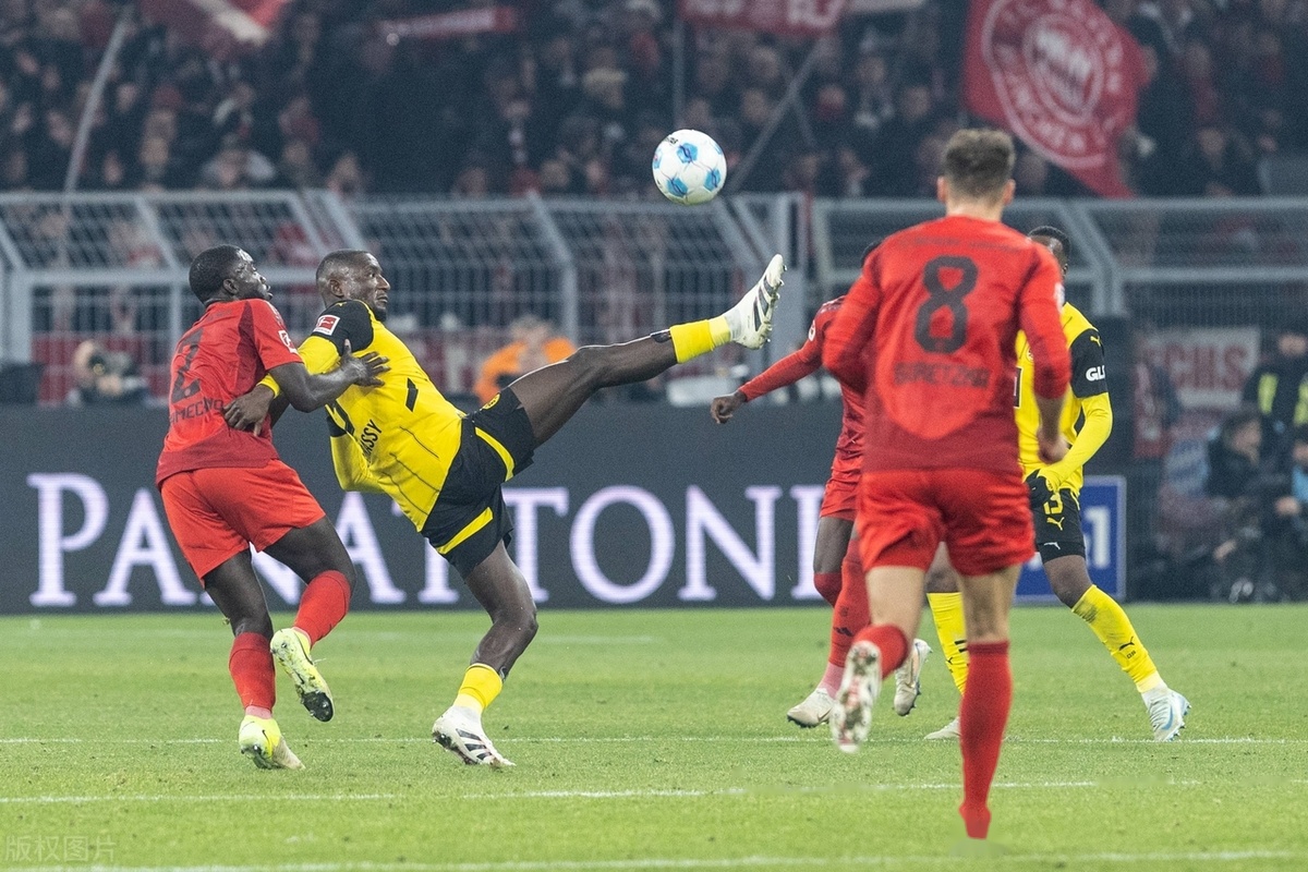 勒沃库森客场不敌拜仁慕尼黑,保级前景堪忧 勒沃库森客场不敌拜仁慕尼黑,保级前景堪忧