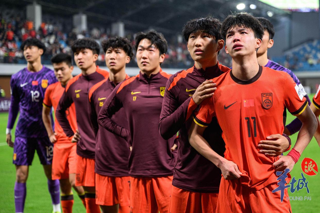 实力碾压:中国足球队在比赛中压倒对手 实力碾压:中国足球队在比赛中压倒对手