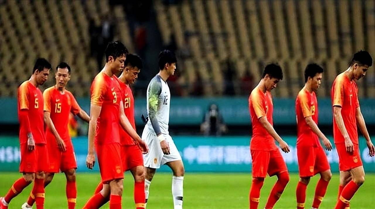 实力碾压:中国足球队在比赛中压倒对手 实力碾压:中国足球队在比赛中压倒对手