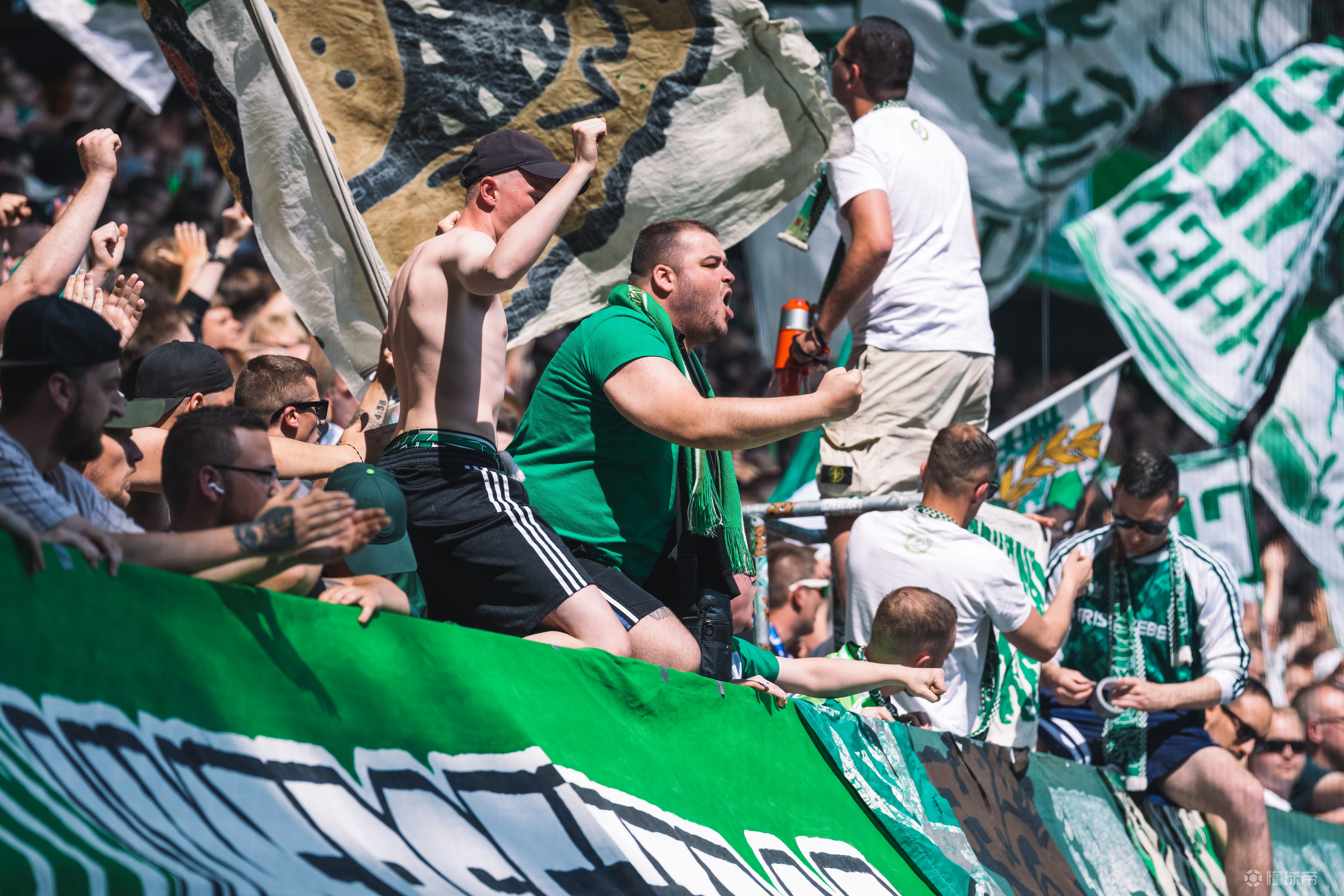 欧预赛激战频繁换将，球员表现技术高超