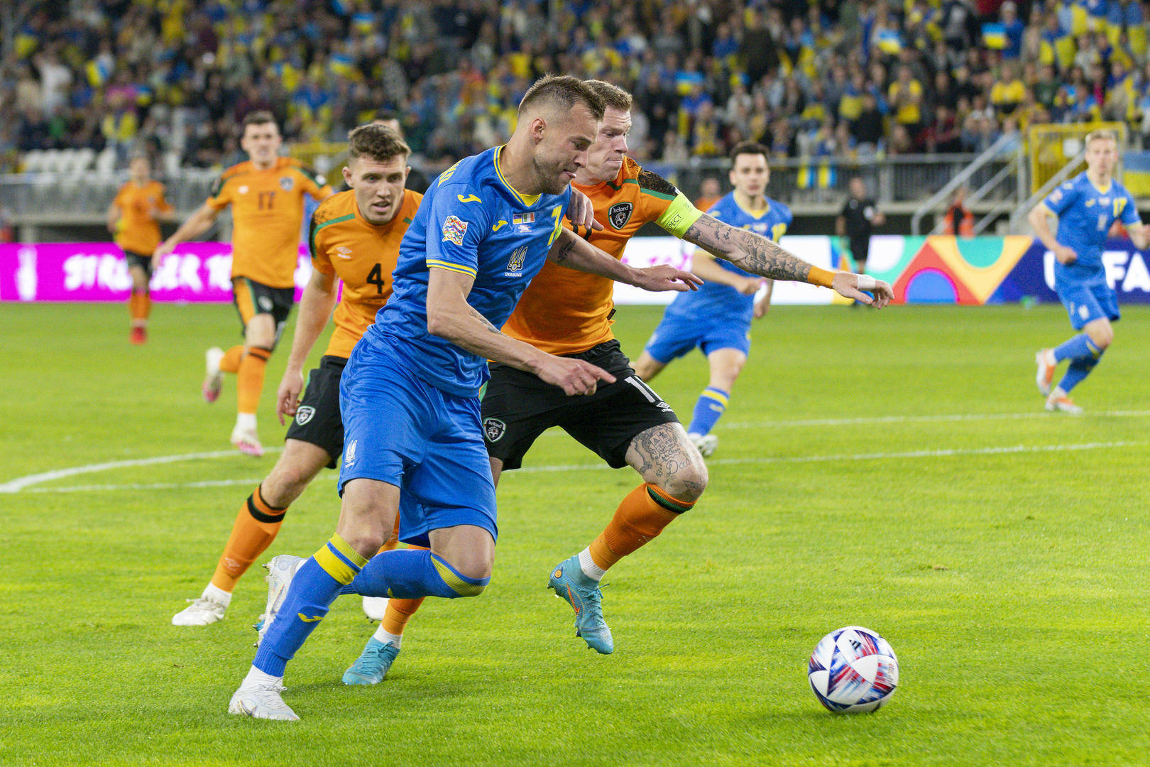 欧预赛激战频繁换将，球员表现技术高超