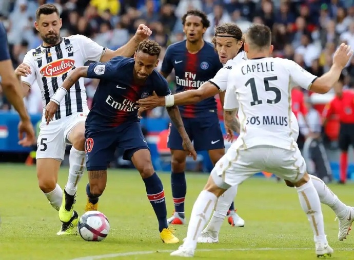 巴黎圣日耳曼客场迎战美斯特，实力对比