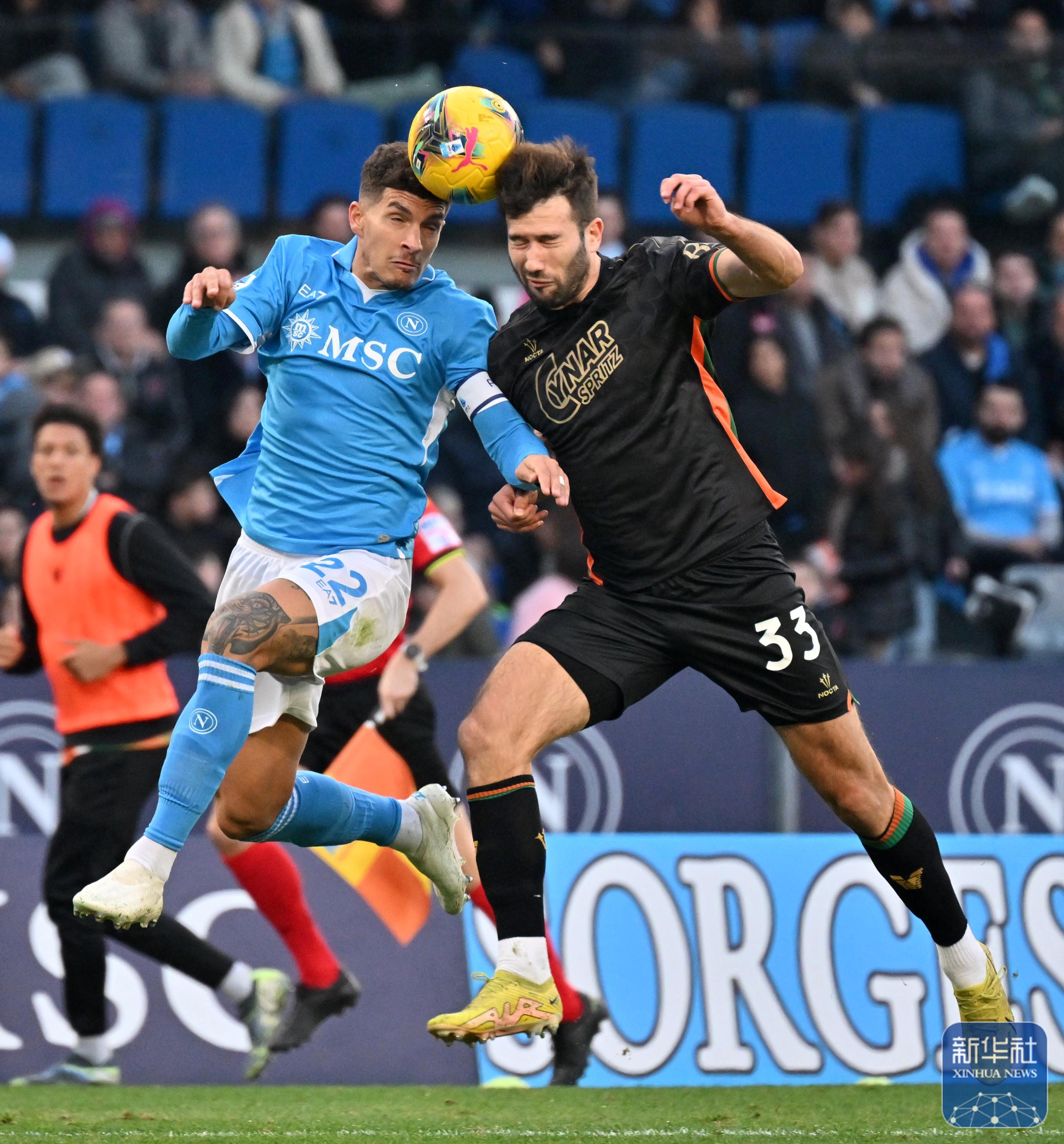 那不勒斯防守失误,输球成定局 那不勒斯防守失误,输球成定局