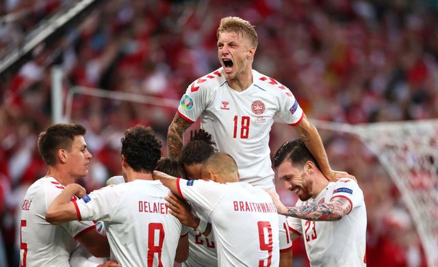 威廉希尔app-瑞典斯洛伐克蓝黄军团顺利晋级，迈向下一轮