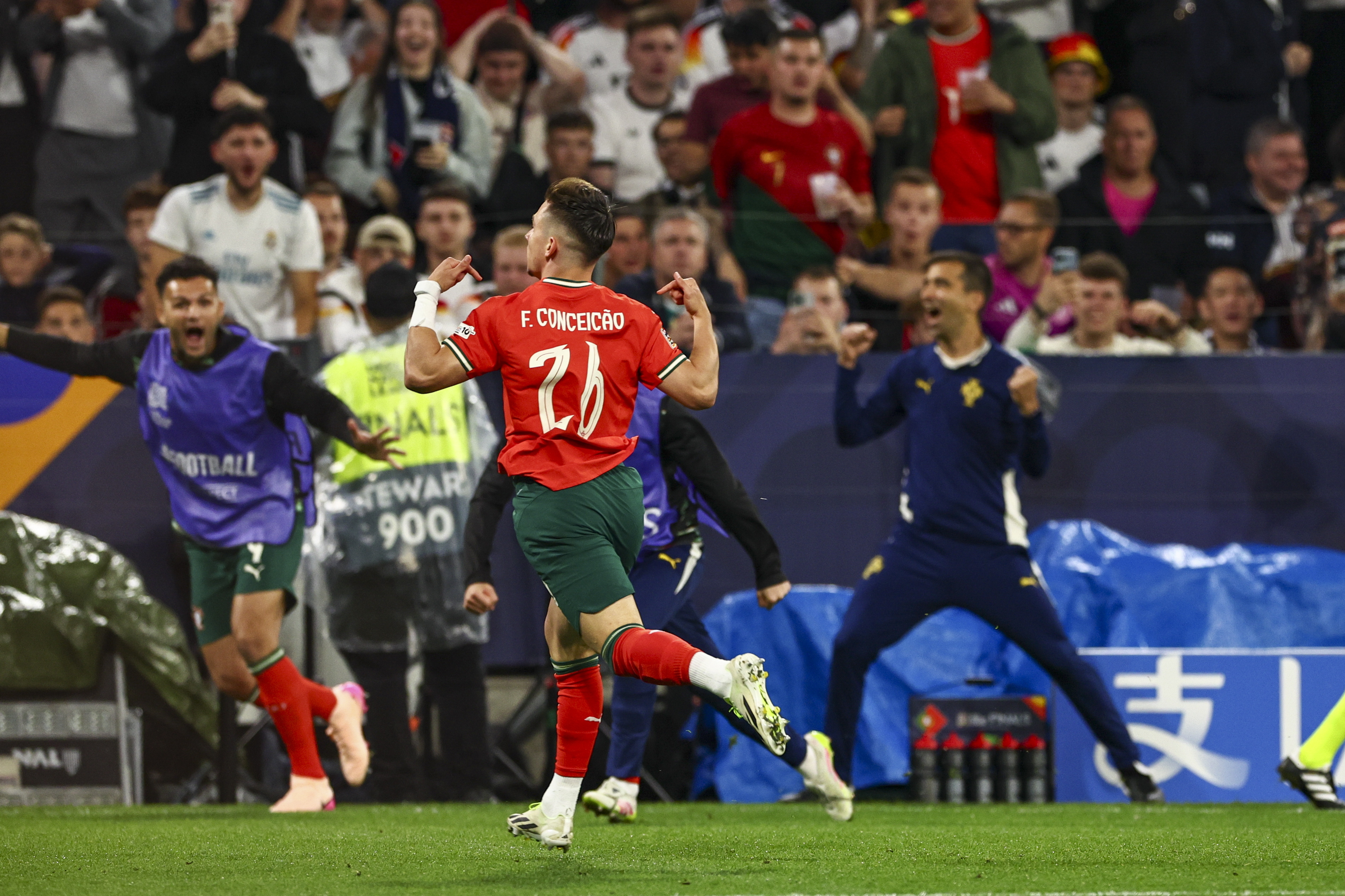 欧国联比赛球员战术执行出色