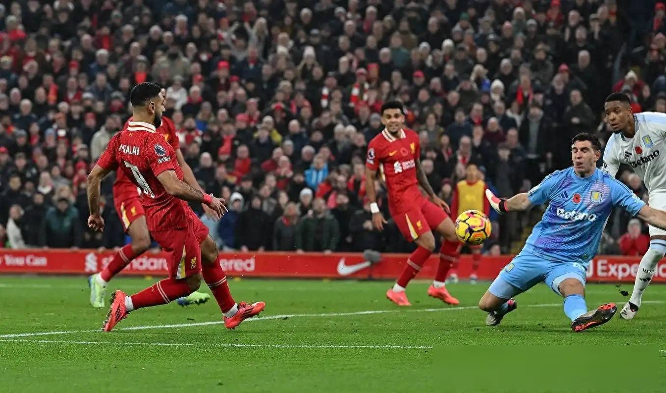 意甲比赛中球员的绝佳传球,助攻射手取胜 意甲比赛中球员的绝佳传球,助攻射手取胜