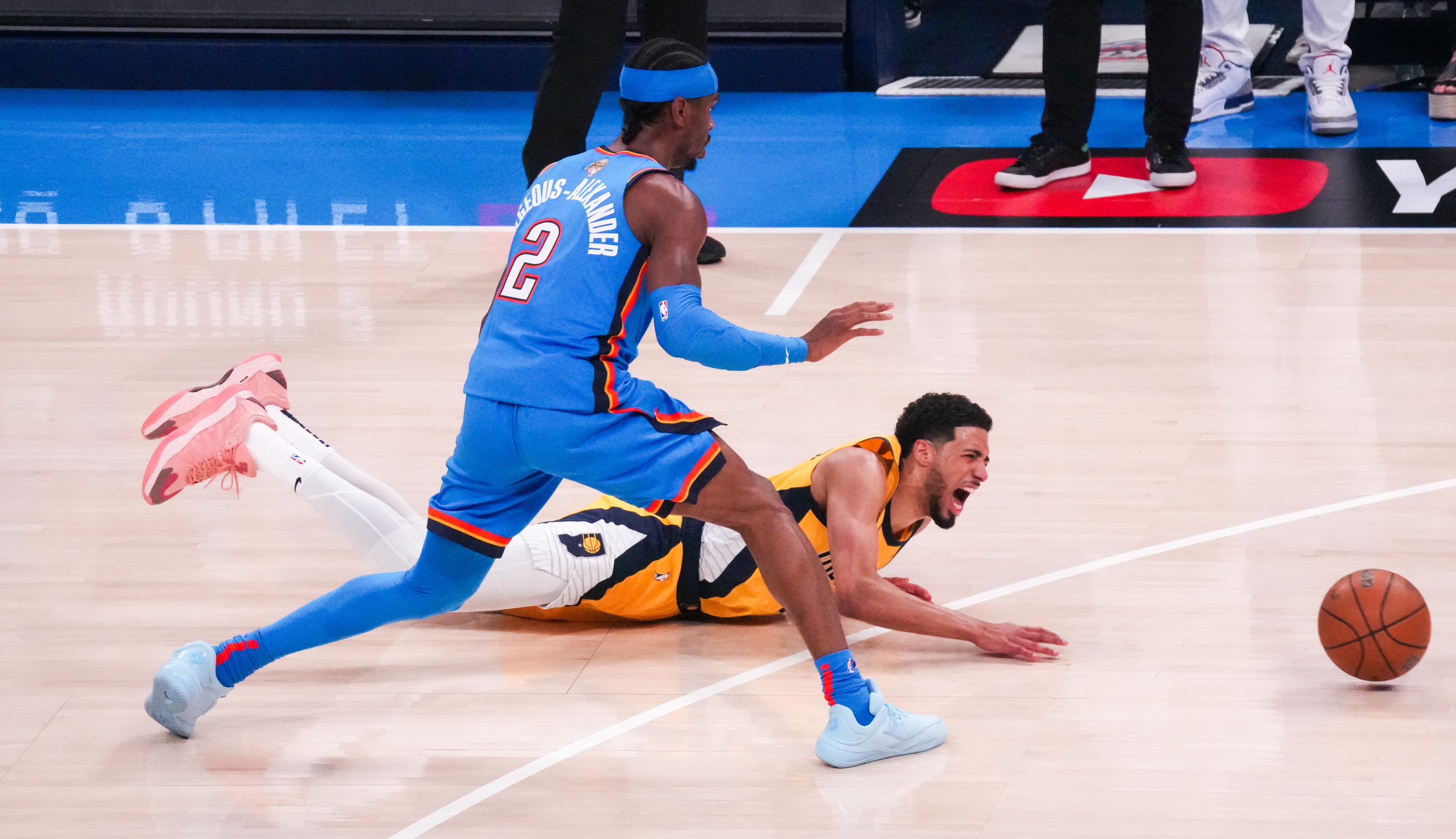 雷霆队遭遇二连败，陷入季后赛困境