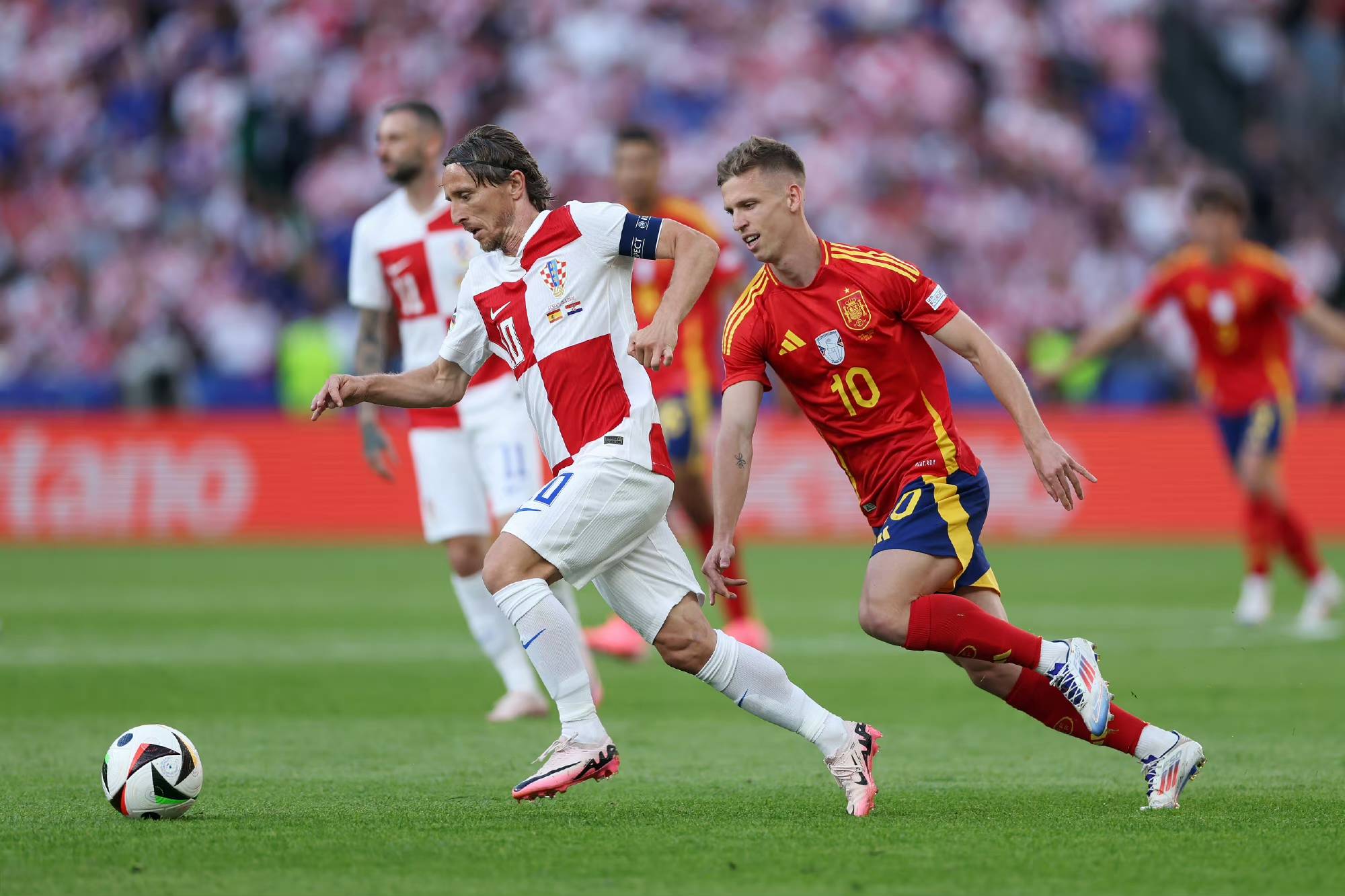 欧洲杯预选赛:克罗地亚不敌土耳其,晋级之路曲折 欧洲杯预选赛:克罗地亚不敌土耳其,晋级之路曲折