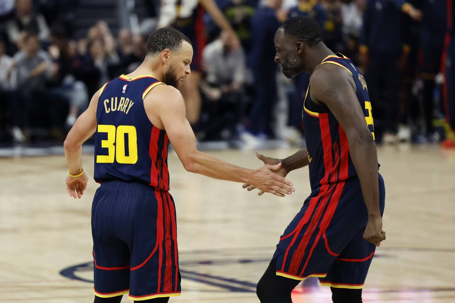 开拓者不敌马刺,西部排名继续下滑 开拓者不敌马刺,西部排名继续下滑