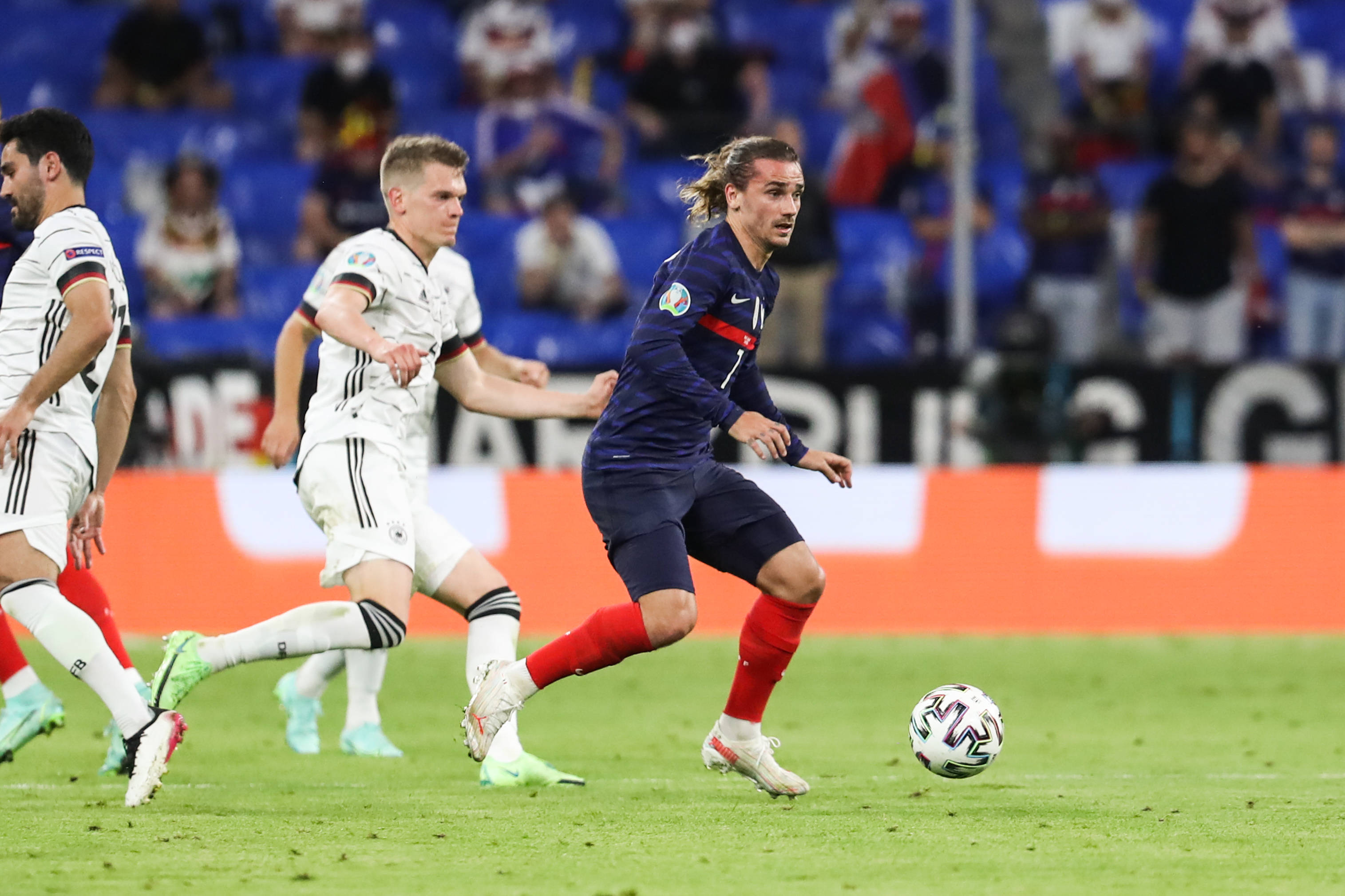 法国联赛足球饱含激情 法国联赛足球饱含激情