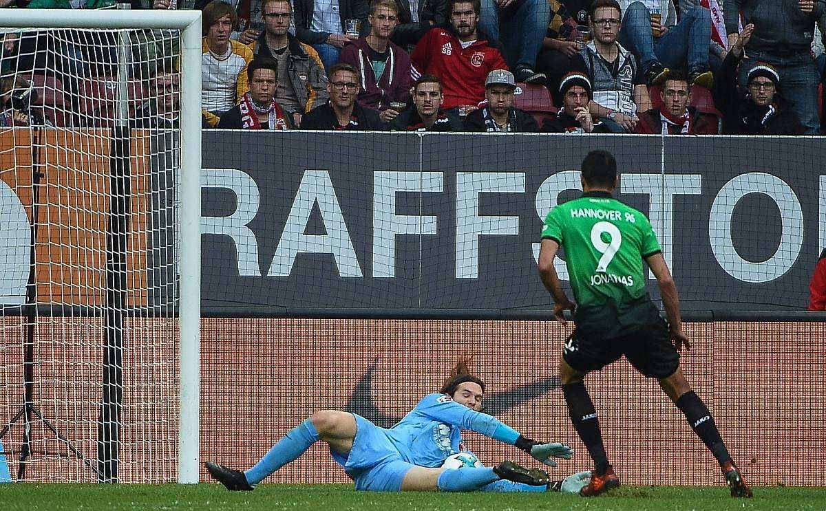 汉诺威96主场遭遇失利,遭遇困境积分榜倒数 汉诺威96主场遭遇失利,遭遇困境积分榜倒数