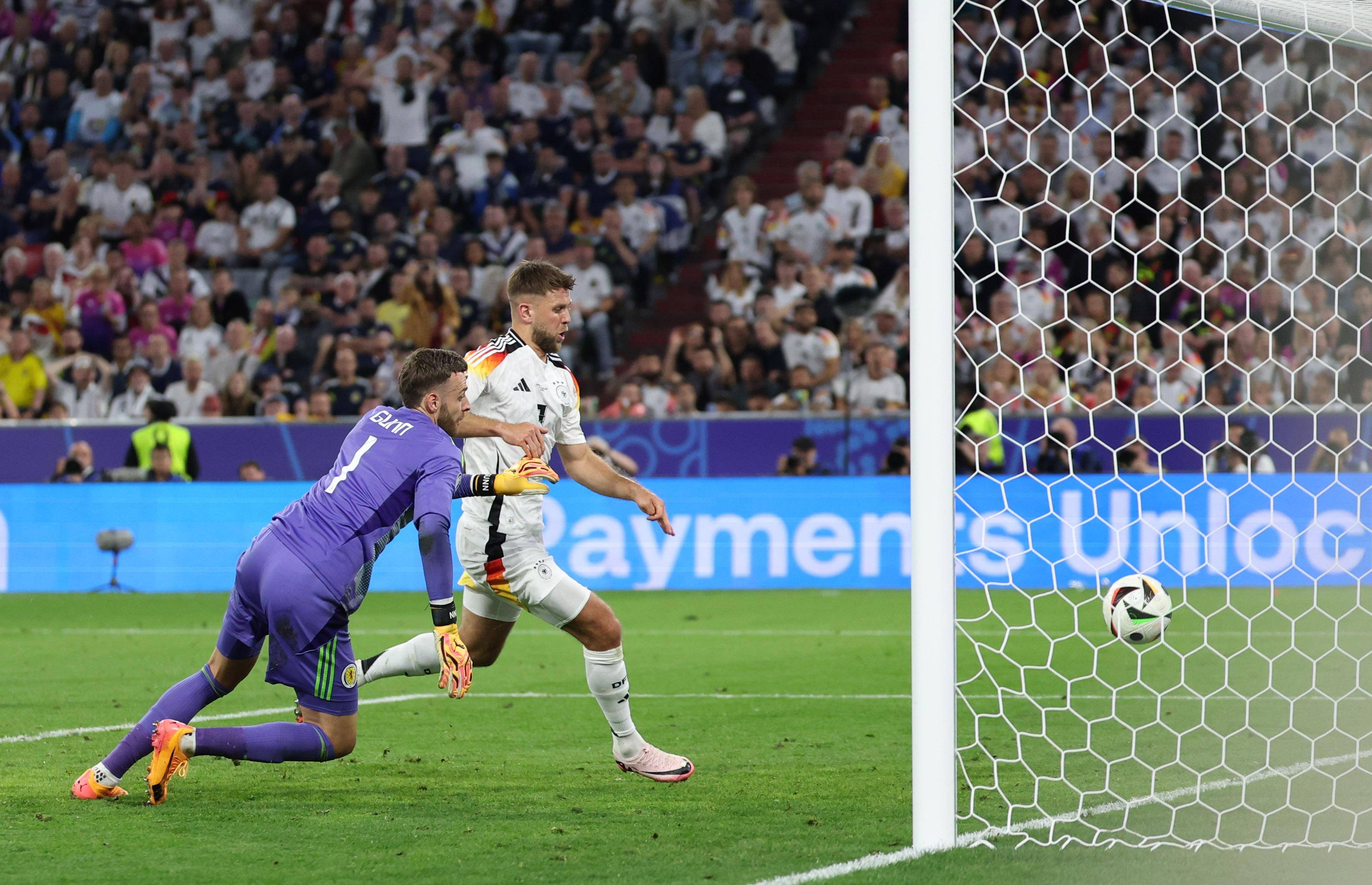 苏格兰队力挫挪威，晋级欧洲杯资格赛