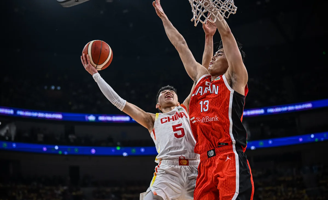 亚洲杯篮球赛：中国男篮成功晋级四强，赞助商纷纷竞逐