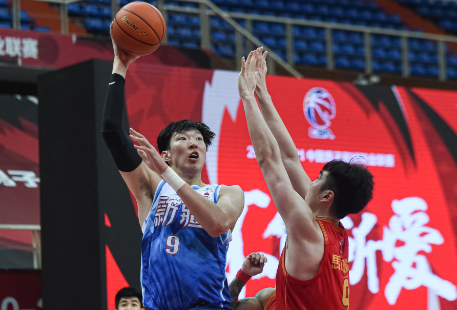 河北男篮全队发威,成功击败对手 河北男篮全队发威,成功击败对手