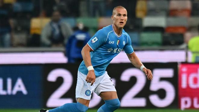 乌迪内斯击败那不勒斯,大比分4-1获胜 乌迪内斯击败那不勒斯,大比分4-1获胜