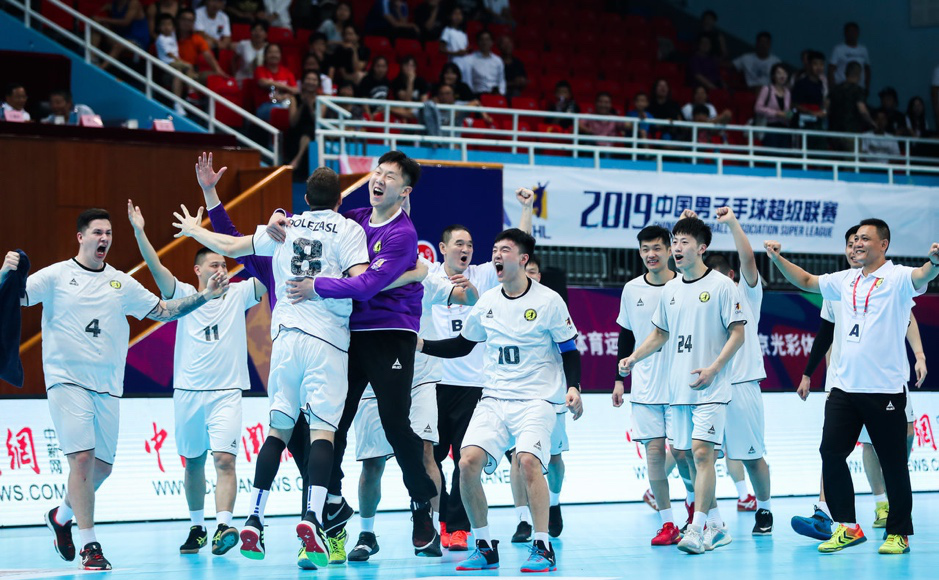 两支传统劲旅交手,红蓝之争再掀波澜 两支传统劲旅交手,红蓝之争再掀波澜