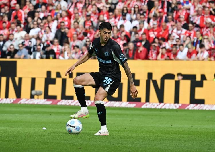 英国威廉希尔-勒沃库森球员团结一心，击败强敌取得胜利