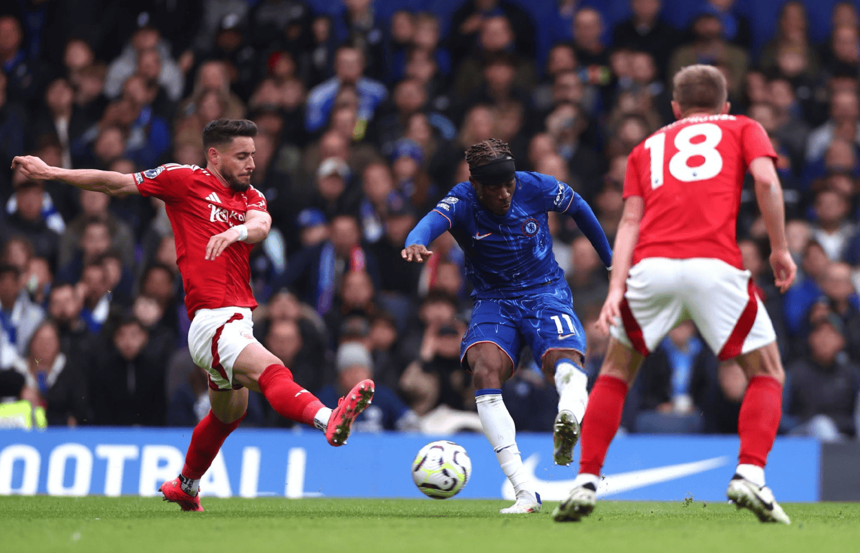 切尔西二比一击败利物浦夺英联杯冠军