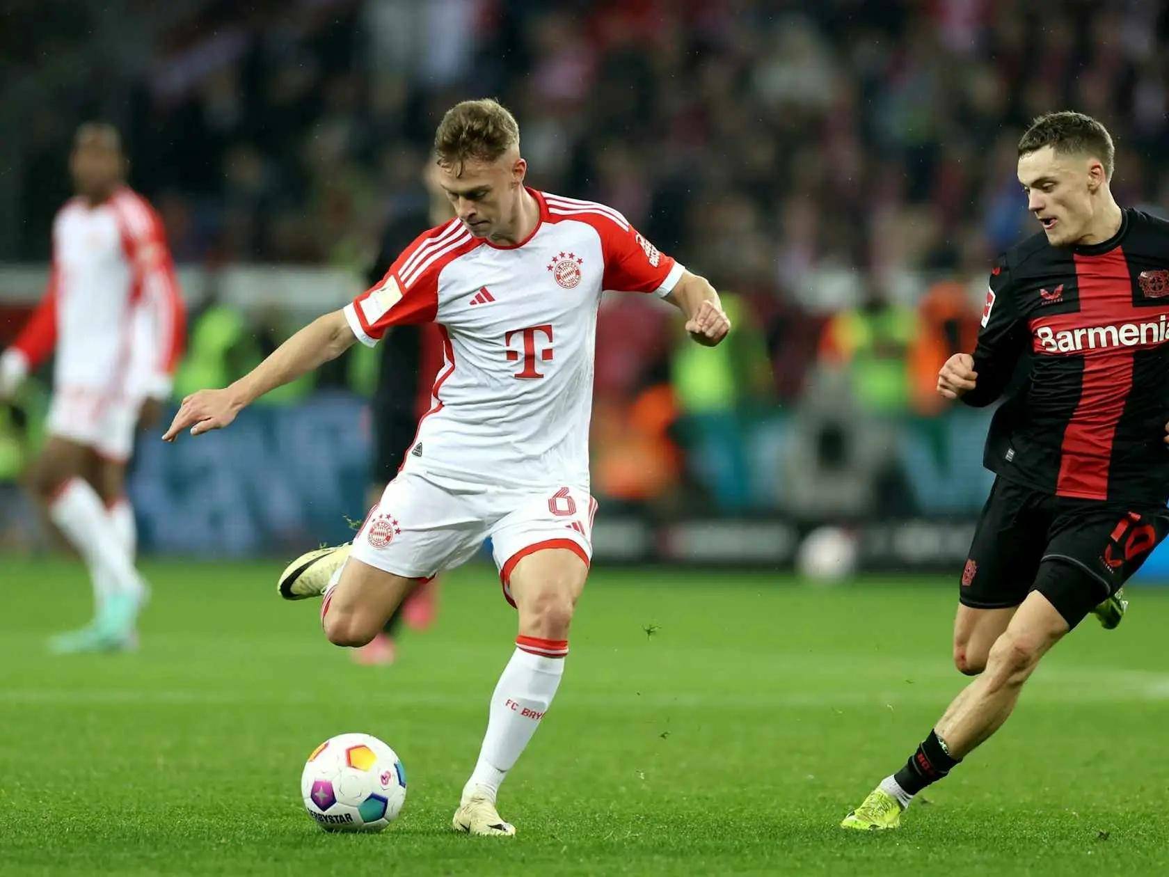 拜仁慕尼黑连胜门兴格拉德巴赫，稳坐榜首