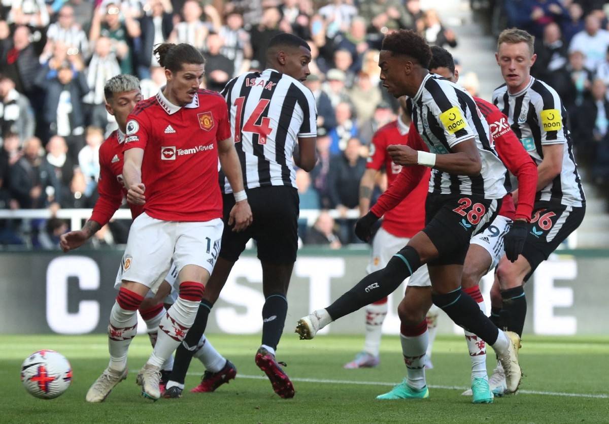 西汉姆联击败纽卡斯尔联，豪取三分！