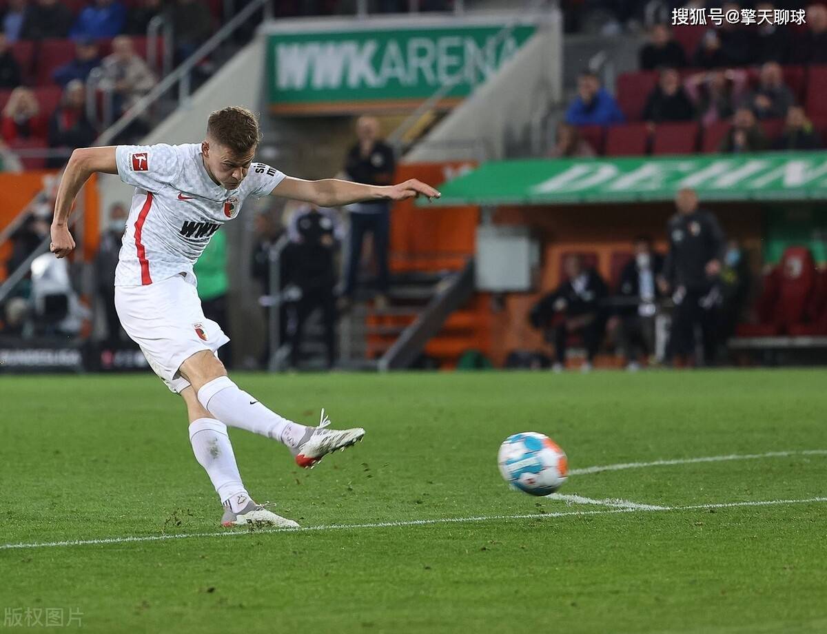 奥格斯堡后防失误频频，需提升状态