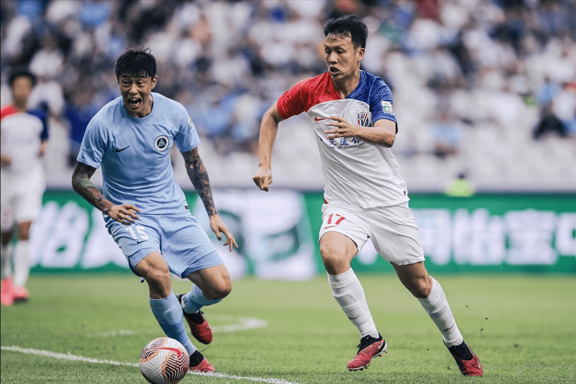 联赛冠军争夺白热化,劲旅展开殊死厮杀 联赛冠军争夺白热化,劲旅展开殊死厮杀