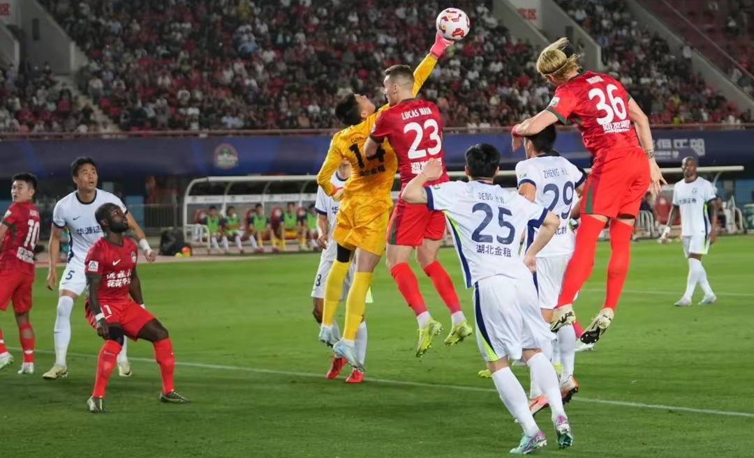 南特新援表现出色,助球队连胜开局 南特新援表现出色,助球队连胜开局