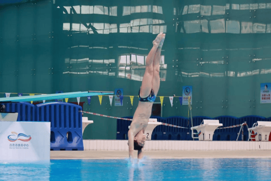 运动员拼尽全力,取得骄人战绩 运动员拼尽全力,取得骄人战绩