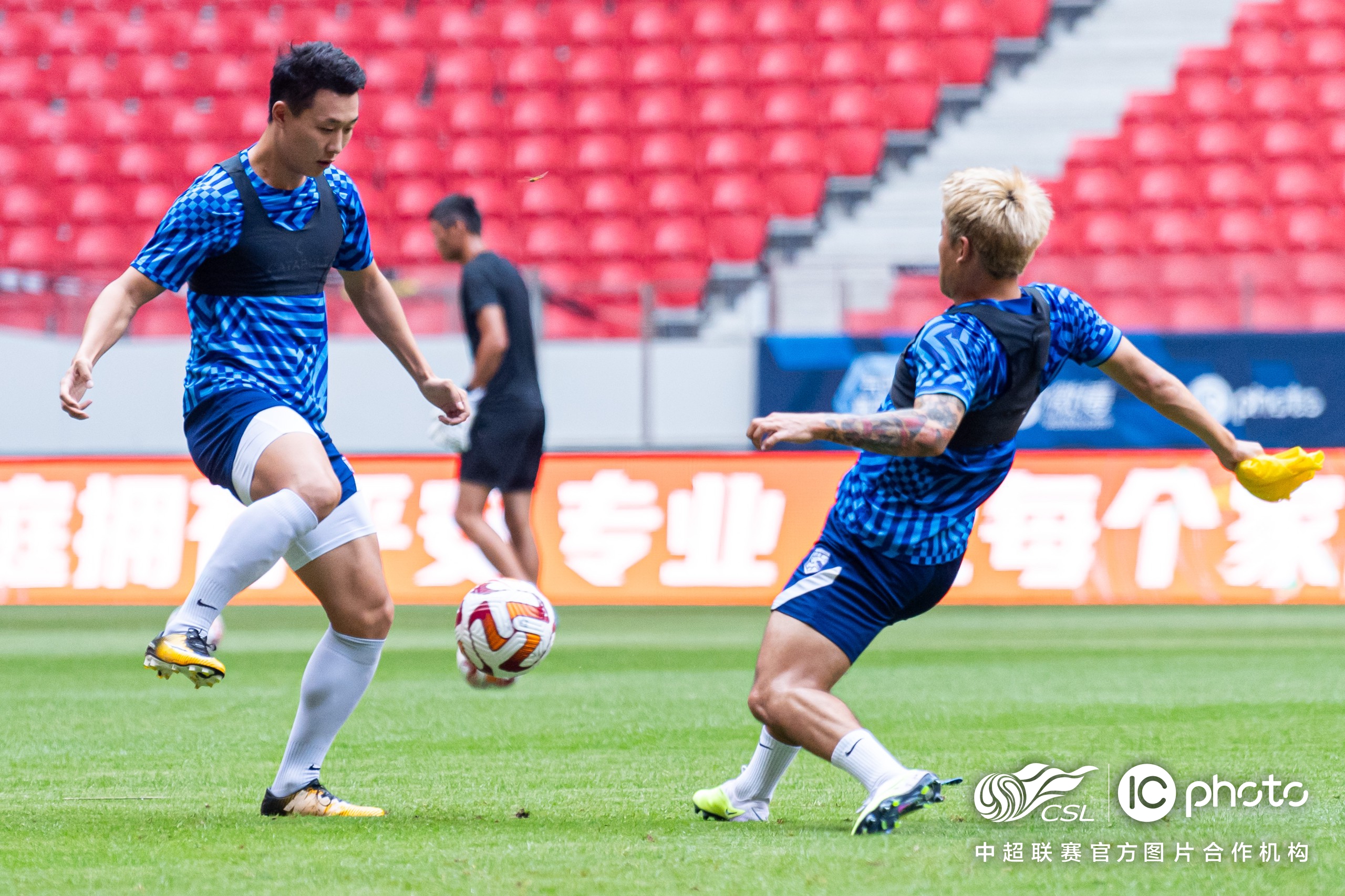 国内足球赛事精彩纷呈,球迷热情不减 国内足球赛事精彩纷呈,球迷热情不减