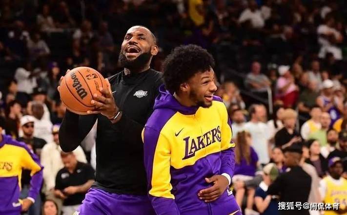 湖人主帅哈特一箭定江山,全队欣喜不已 湖人主帅哈特一箭定江山,全队欣喜不已