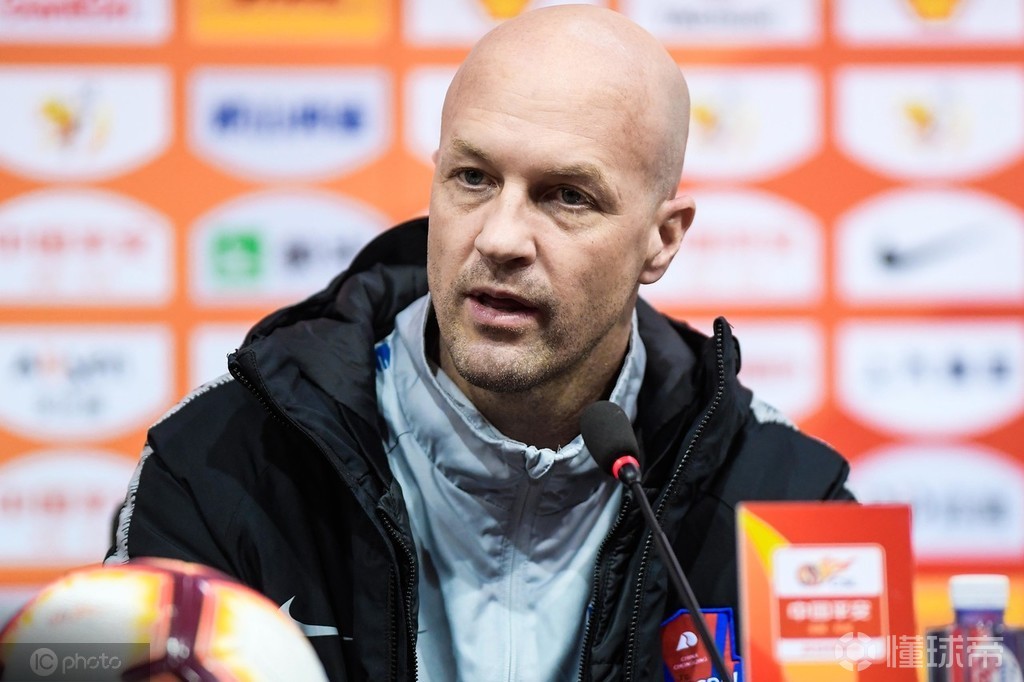 厄瓜多尔足球俱乐部引进西班牙教练,欲变局 厄瓜多尔足球俱乐部引进西班牙教练,欲变局