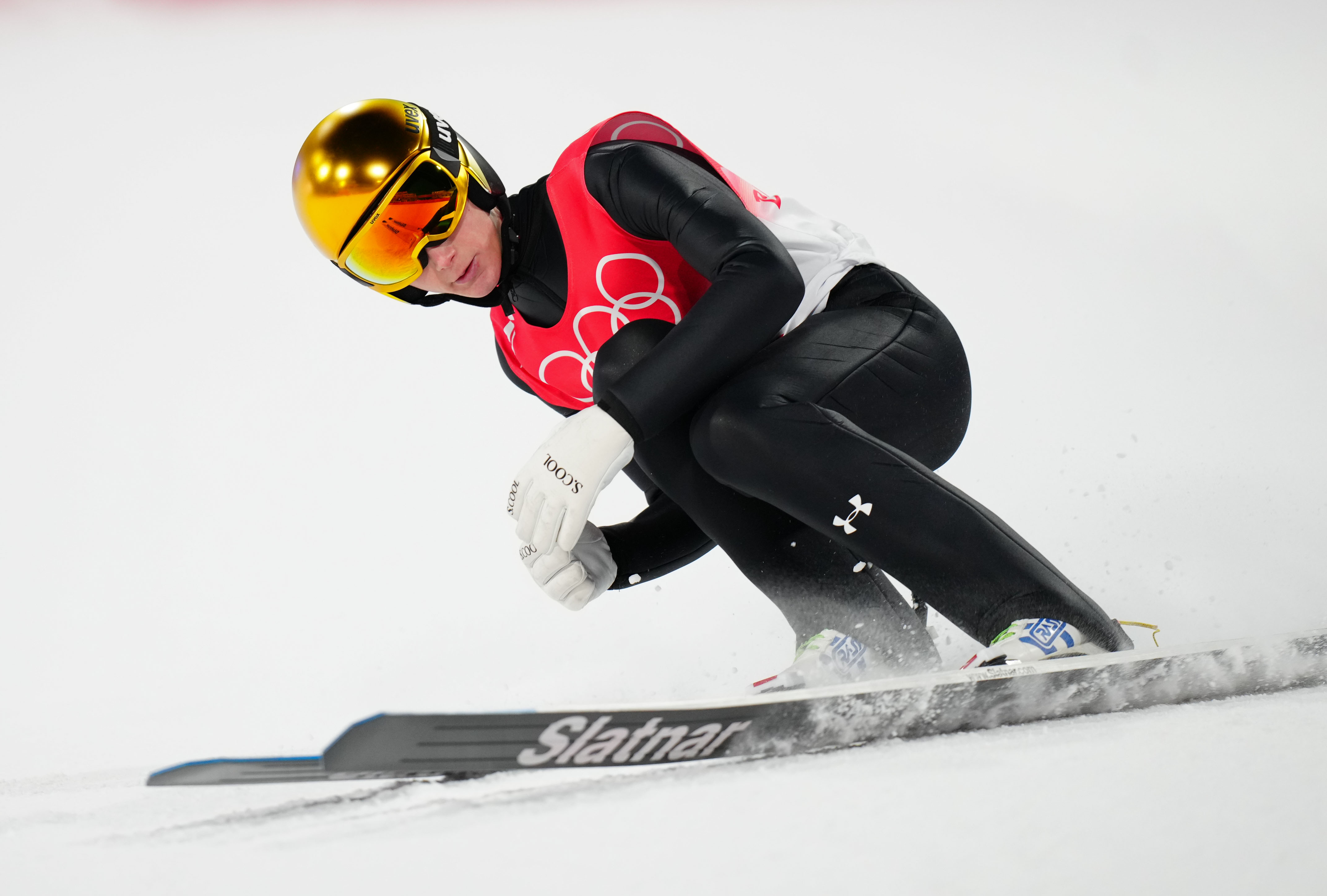 跳台滑雪选手表现抢眼,斩获金牌 跳台滑雪选手表现抢眼,斩获金牌