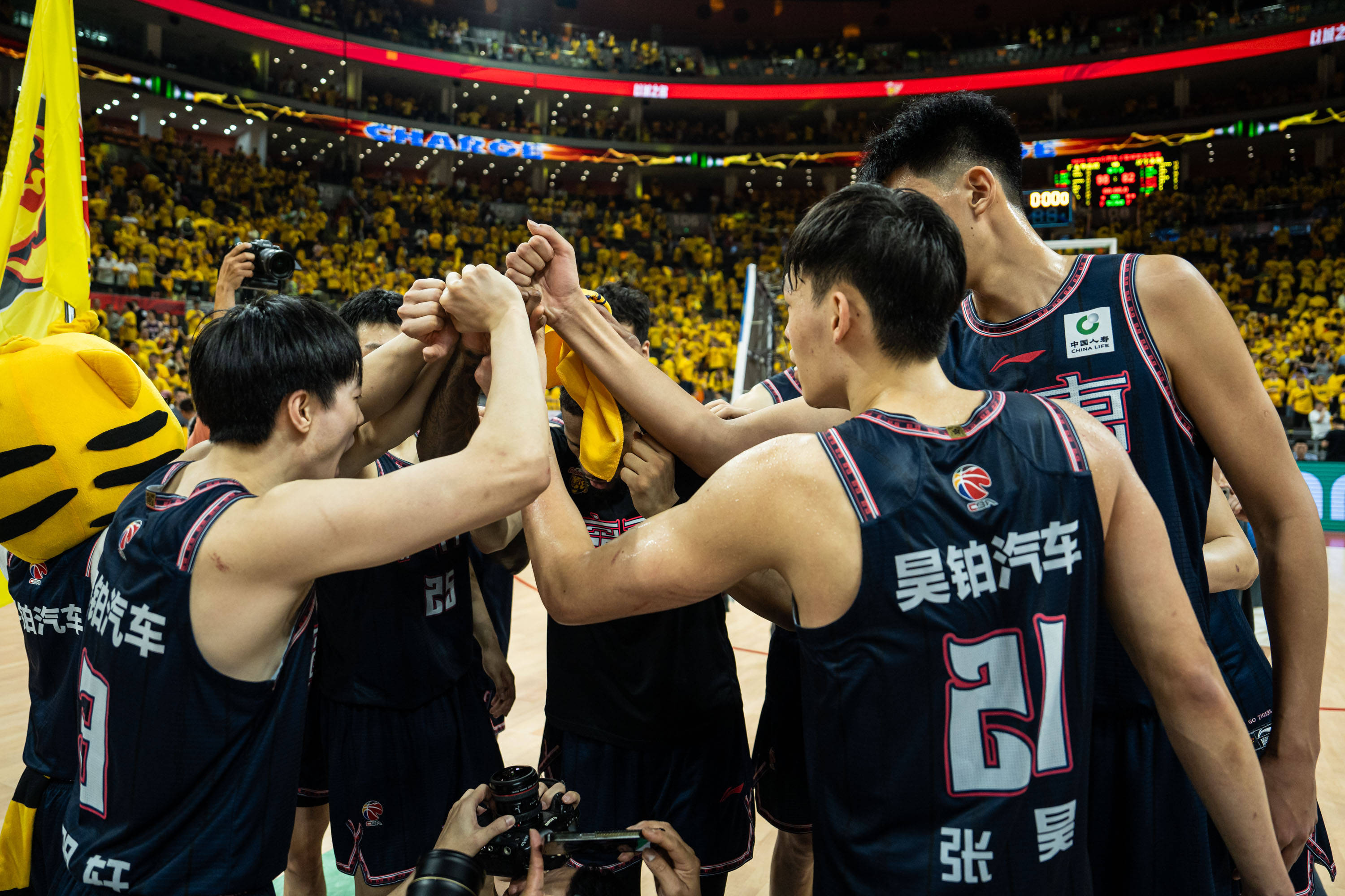 威廉希尔官网-广州男篮在主场表现出色，击败对手