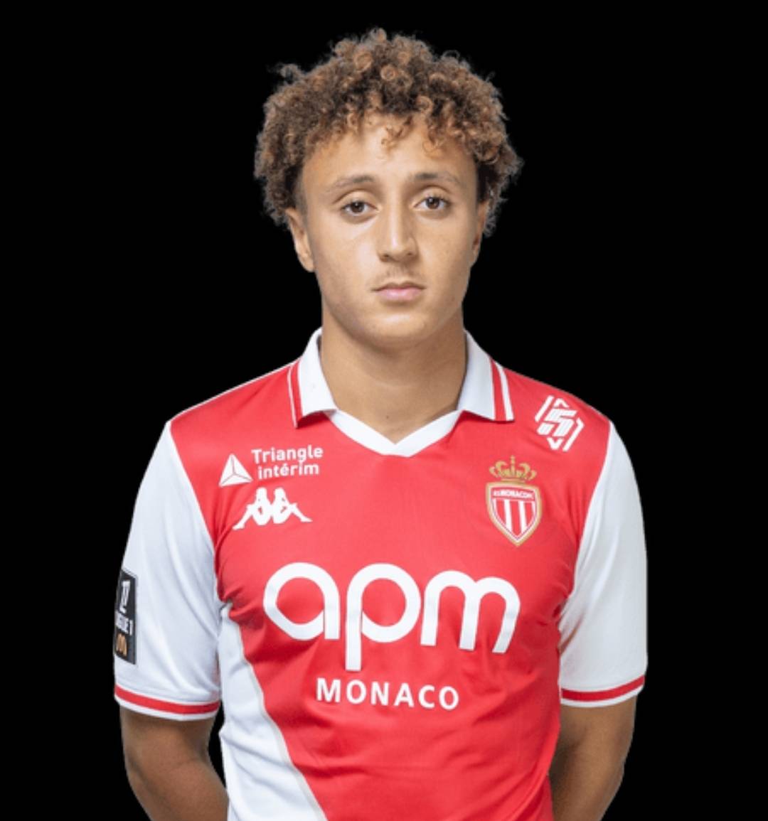 勒沃库森青训悍将崭露头角，球迷含泪致敬