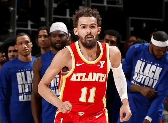 英国威廉希尔-老鹰球员聚集讨论训练方法，提高球队实力